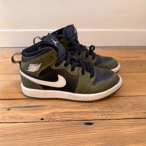 Boys Like New Air Jordan Sneakers